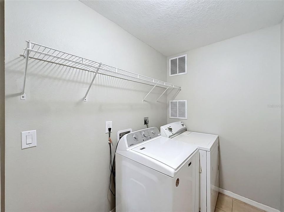 For Sale: $315,000 (3 beds, 2 baths, 1472 Square Feet)