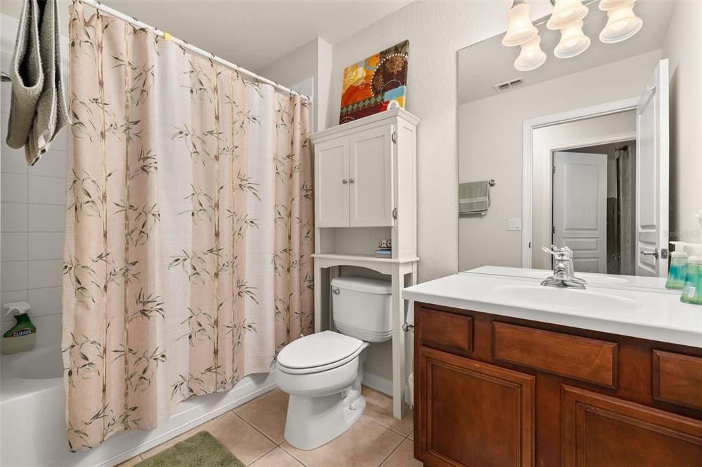 For Sale: $380,000 (3 beds, 2 baths, 1644 Square Feet)