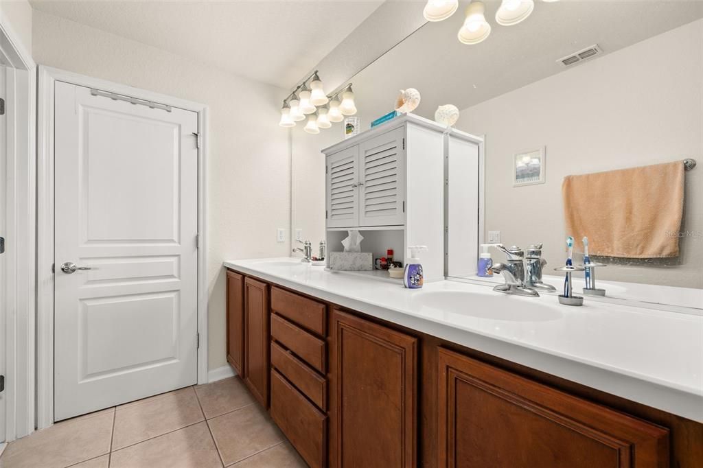 For Sale: $380,000 (3 beds, 2 baths, 1644 Square Feet)