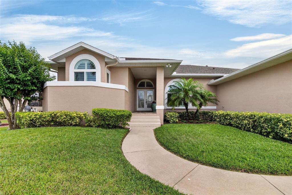 Activo con contrato: $859,990 (3 camas, 2 baños, 1976 Pies cuadrados)