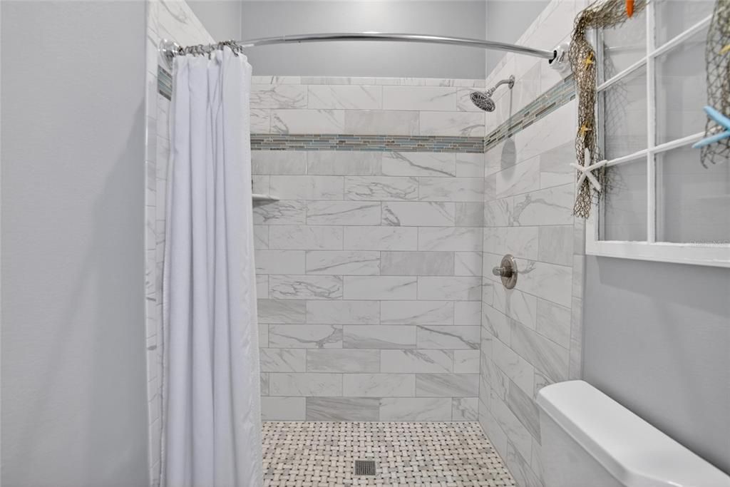 Activo con contrato: $859,990 (3 camas, 2 baños, 1976 Pies cuadrados)