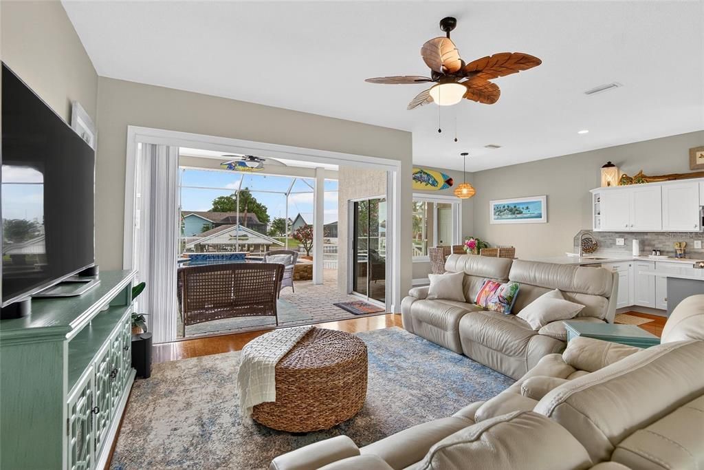 Activo con contrato: $859,990 (3 camas, 2 baños, 1976 Pies cuadrados)