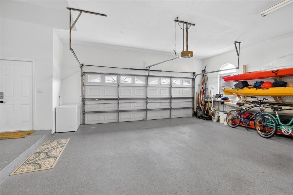 Activo con contrato: $859,990 (3 camas, 2 baños, 1976 Pies cuadrados)