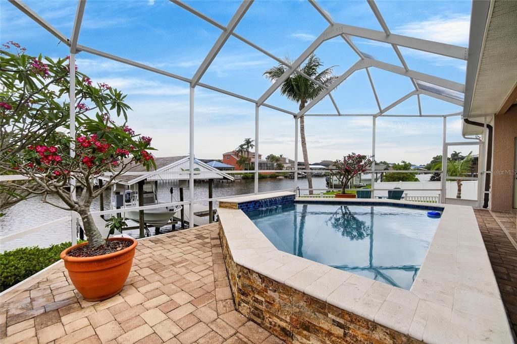 Activo con contrato: $859,990 (3 camas, 2 baños, 1976 Pies cuadrados)