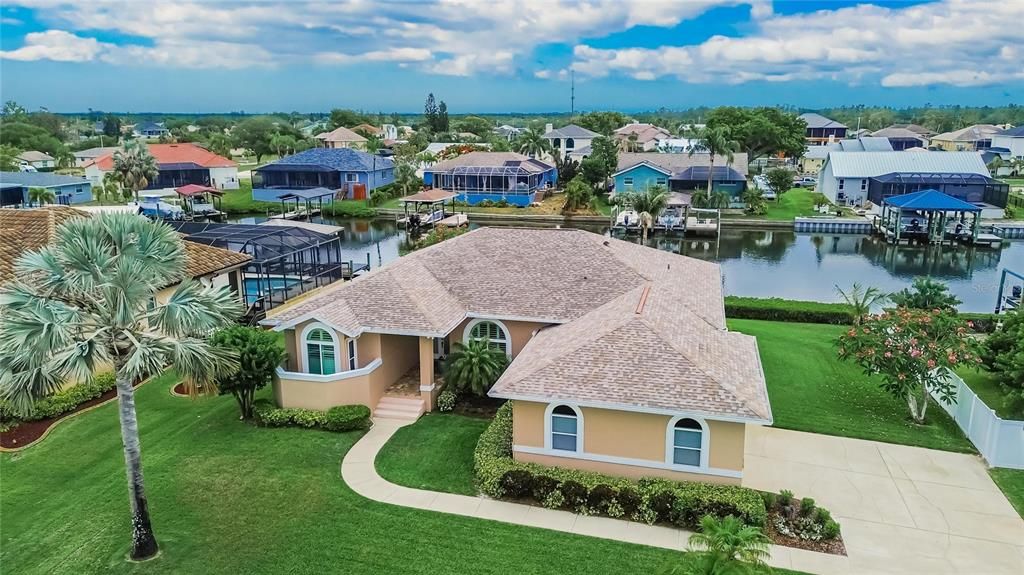 Activo con contrato: $859,990 (3 camas, 2 baños, 1976 Pies cuadrados)