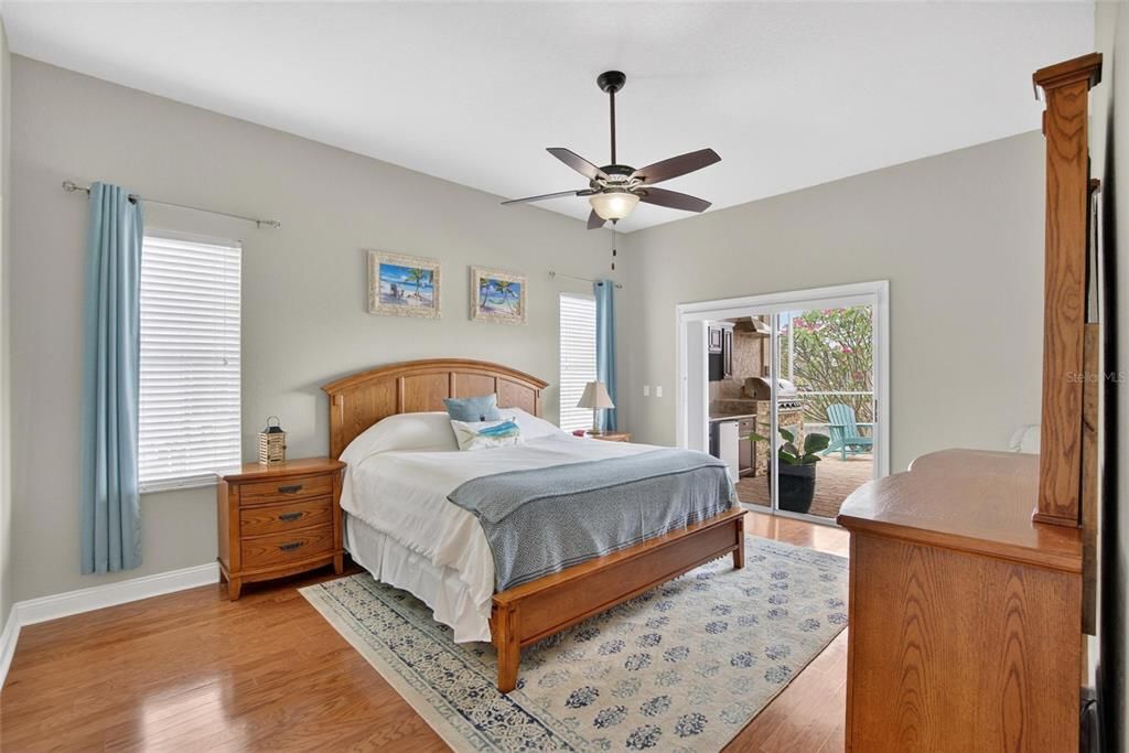 Activo con contrato: $859,990 (3 camas, 2 baños, 1976 Pies cuadrados)