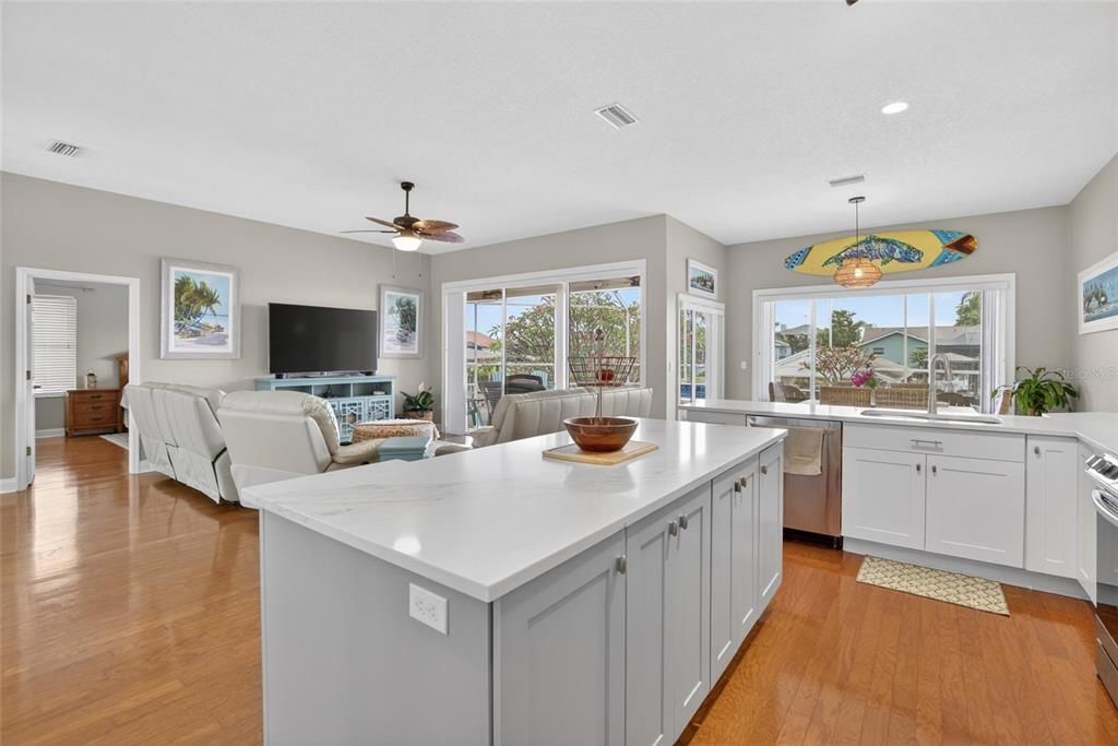 Activo con contrato: $859,990 (3 camas, 2 baños, 1976 Pies cuadrados)
