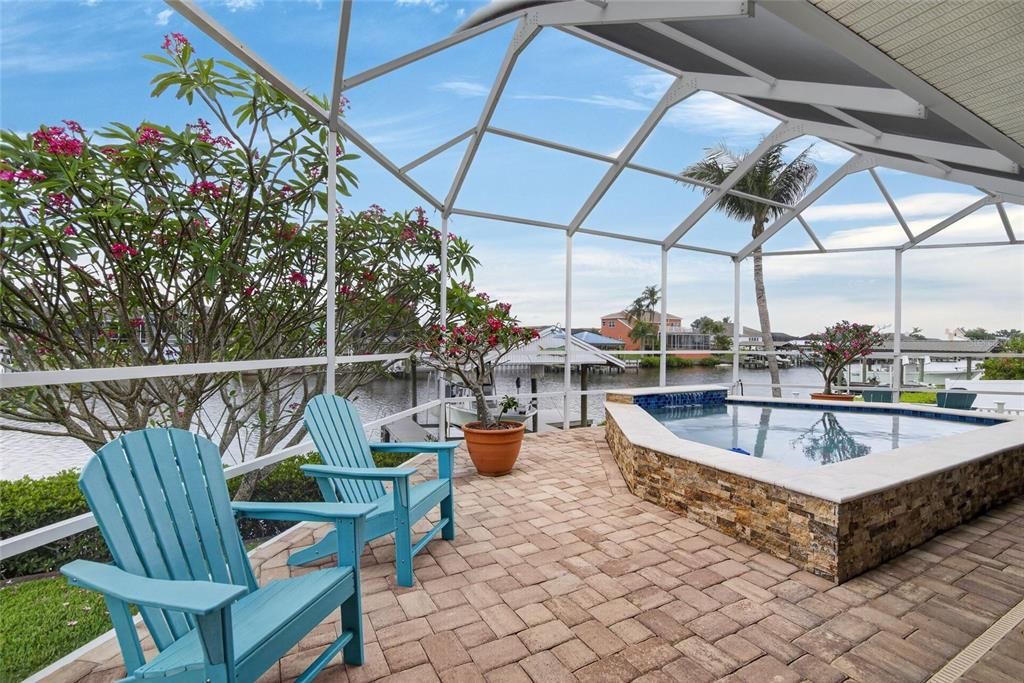 Activo con contrato: $859,990 (3 camas, 2 baños, 1976 Pies cuadrados)