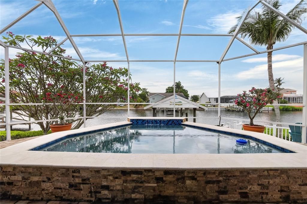 Activo con contrato: $859,990 (3 camas, 2 baños, 1976 Pies cuadrados)