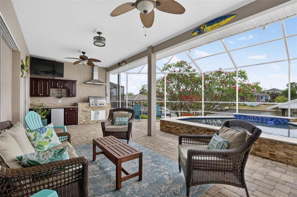 Activo con contrato: $859,990 (3 camas, 2 baños, 1976 Pies cuadrados)