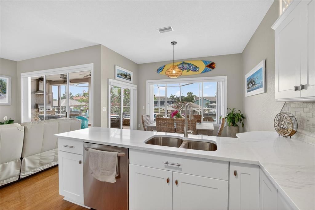 Activo con contrato: $859,990 (3 camas, 2 baños, 1976 Pies cuadrados)