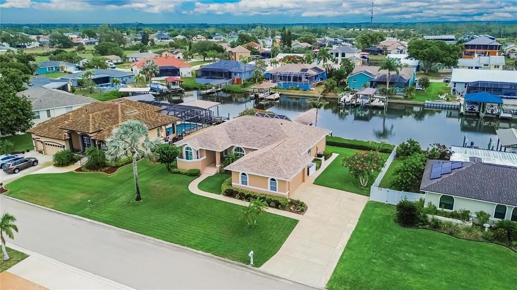 Activo con contrato: $859,990 (3 camas, 2 baños, 1976 Pies cuadrados)