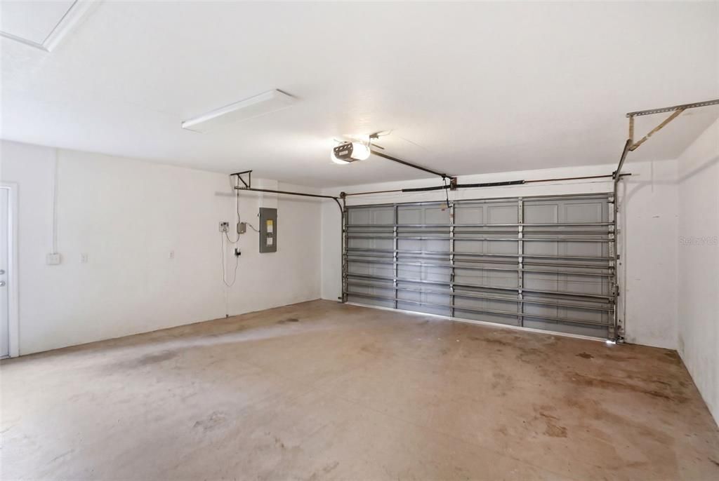 Activo con contrato: $429,900 (3 camas, 2 baños, 2196 Pies cuadrados)