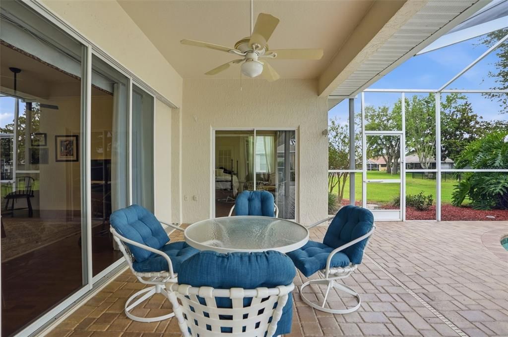 Activo con contrato: $429,900 (3 camas, 2 baños, 2196 Pies cuadrados)