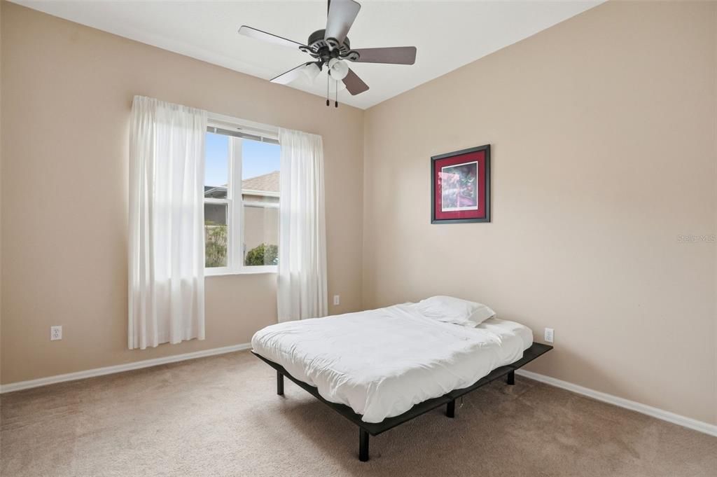 Activo con contrato: $429,900 (3 camas, 2 baños, 2196 Pies cuadrados)