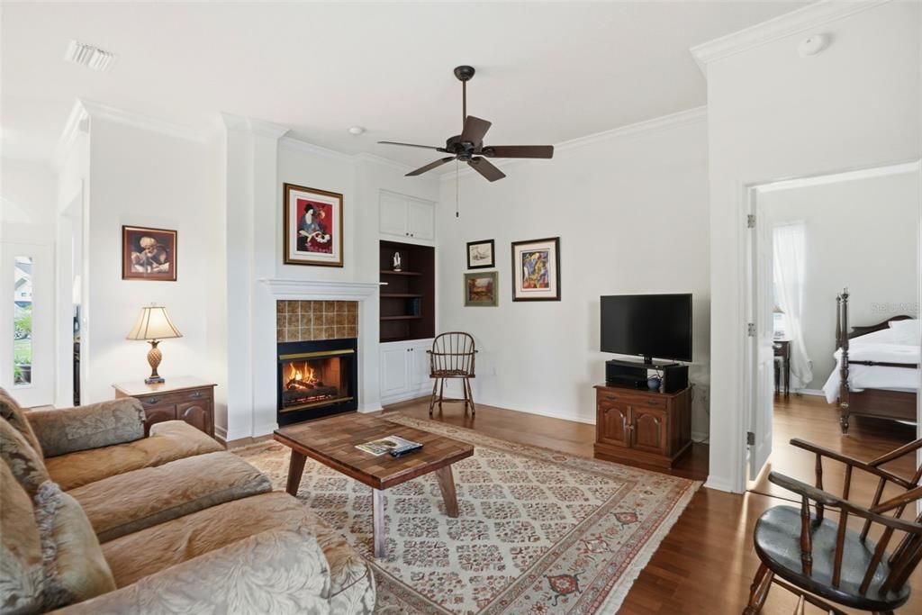 Activo con contrato: $429,900 (3 camas, 2 baños, 2196 Pies cuadrados)