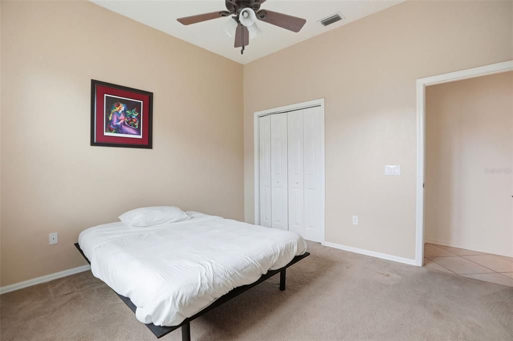 Activo con contrato: $429,900 (3 camas, 2 baños, 2196 Pies cuadrados)