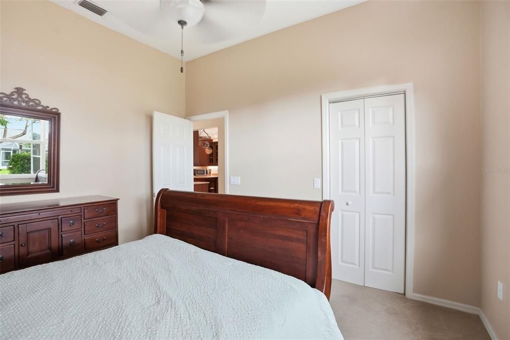 Activo con contrato: $429,900 (3 camas, 2 baños, 2196 Pies cuadrados)