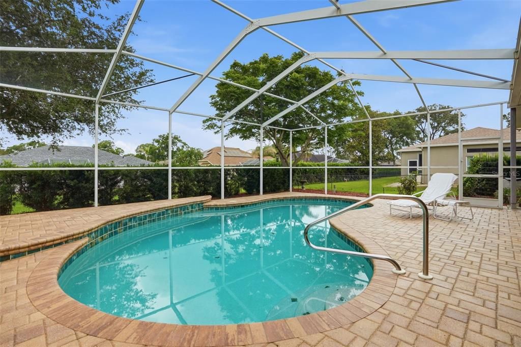 Activo con contrato: $429,900 (3 camas, 2 baños, 2196 Pies cuadrados)