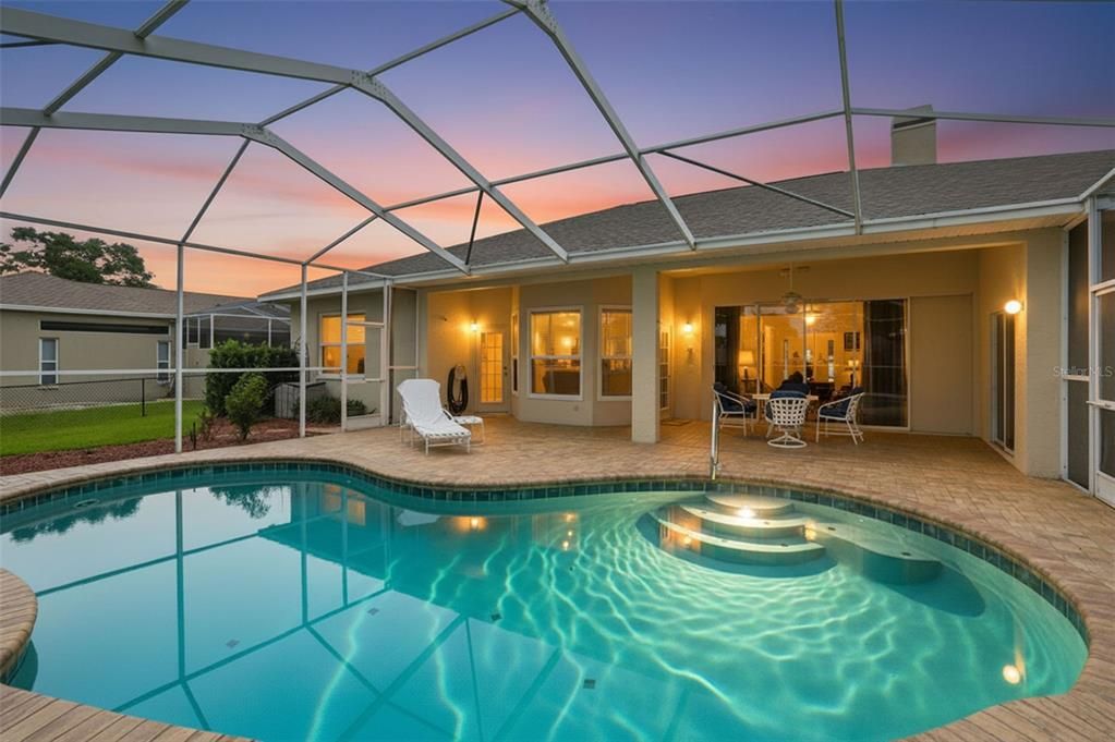 Activo con contrato: $429,900 (3 camas, 2 baños, 2196 Pies cuadrados)