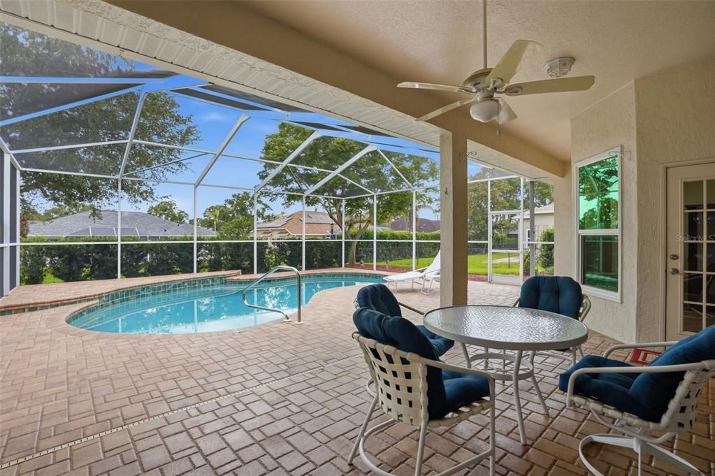 Activo con contrato: $429,900 (3 camas, 2 baños, 2196 Pies cuadrados)