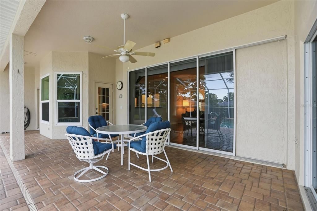 Activo con contrato: $429,900 (3 camas, 2 baños, 2196 Pies cuadrados)