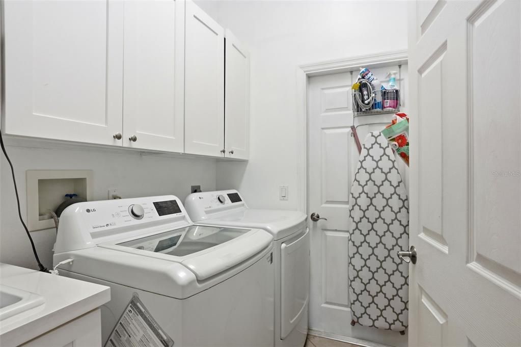 Activo con contrato: $429,900 (3 camas, 2 baños, 2196 Pies cuadrados)
