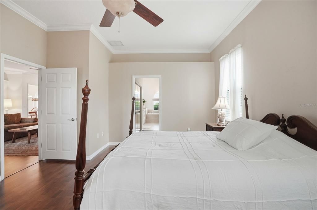 Activo con contrato: $429,900 (3 camas, 2 baños, 2196 Pies cuadrados)