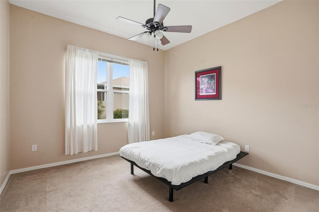 Activo con contrato: $429,900 (3 camas, 2 baños, 2196 Pies cuadrados)
