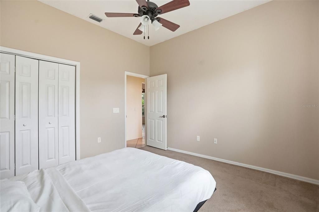 Activo con contrato: $429,900 (3 camas, 2 baños, 2196 Pies cuadrados)