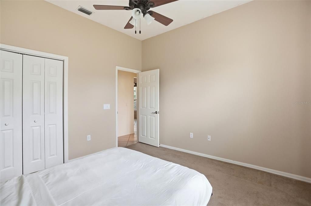 Activo con contrato: $429,900 (3 camas, 2 baños, 2196 Pies cuadrados)