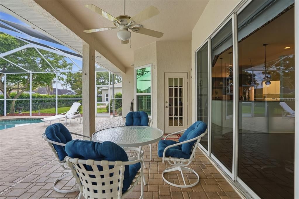 Activo con contrato: $429,900 (3 camas, 2 baños, 2196 Pies cuadrados)