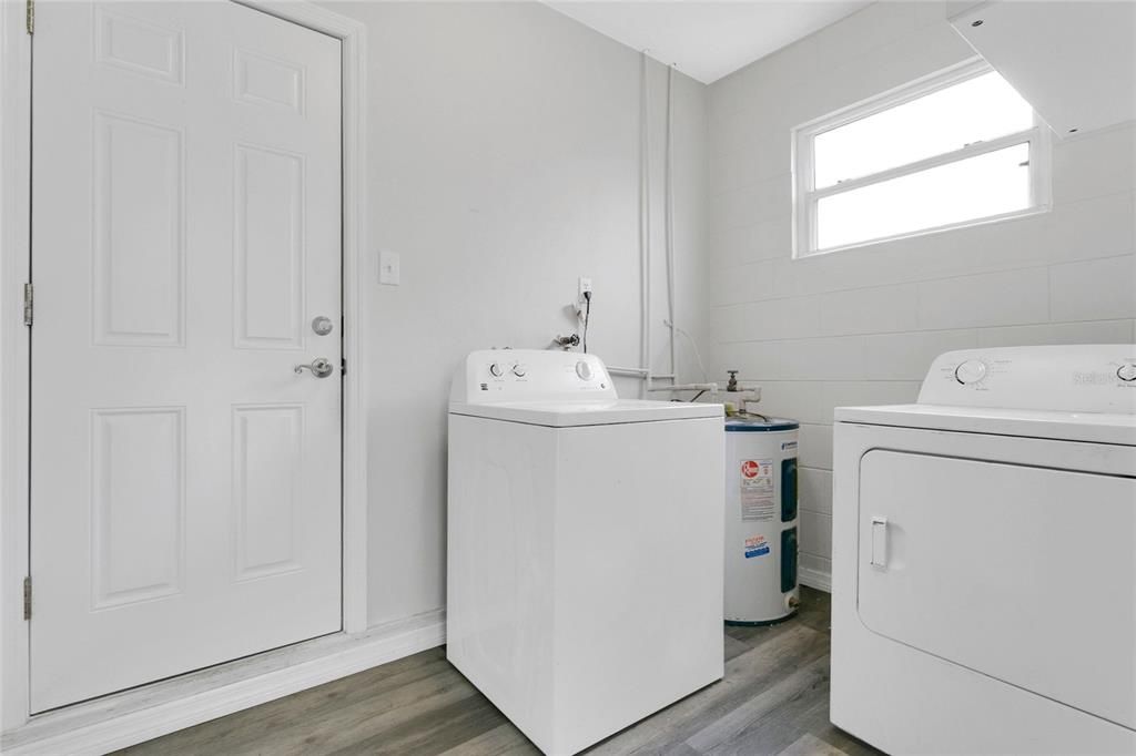 For Sale: $449,900 (3 beds, 1 baths, 1024 Square Feet)