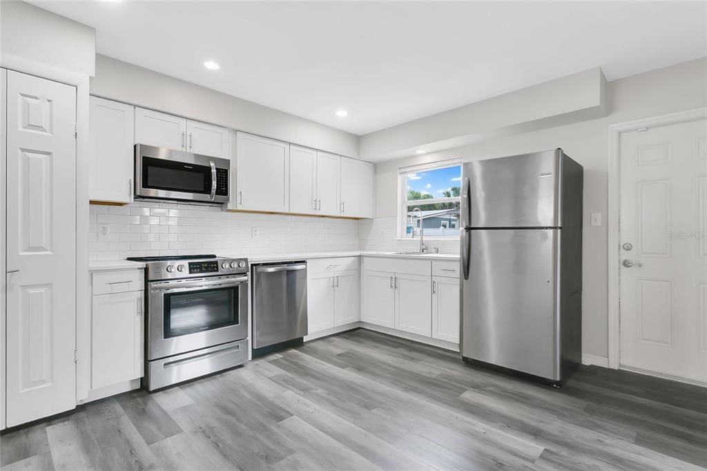 For Sale: $449,900 (3 beds, 1 baths, 1024 Square Feet)