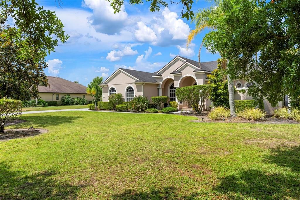En Venta: $965,000 (4 camas, 2 baños, 3015 Pies cuadrados)