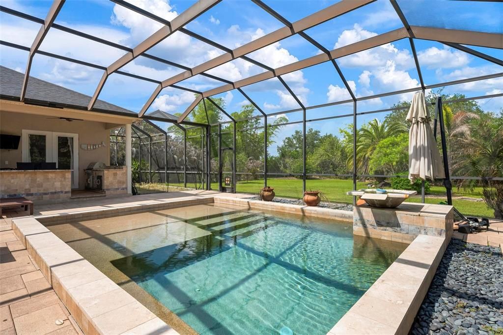 En Venta: $965,000 (4 camas, 2 baños, 3015 Pies cuadrados)