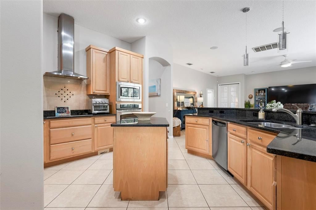 En Venta: $965,000 (4 camas, 2 baños, 3015 Pies cuadrados)