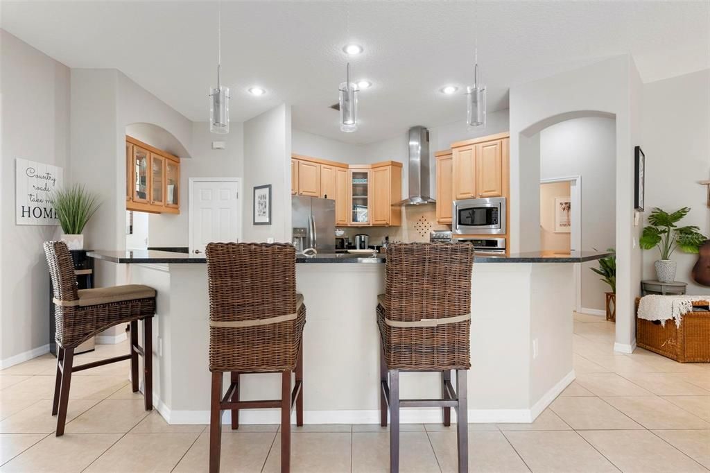En Venta: $965,000 (4 camas, 2 baños, 3015 Pies cuadrados)