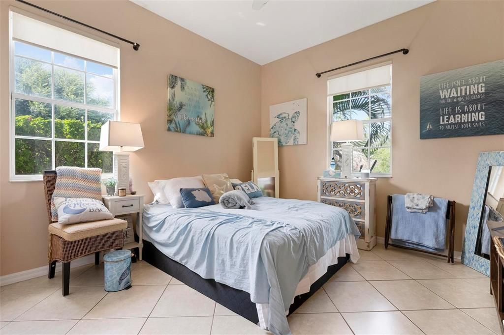 En Venta: $965,000 (4 camas, 2 baños, 3015 Pies cuadrados)