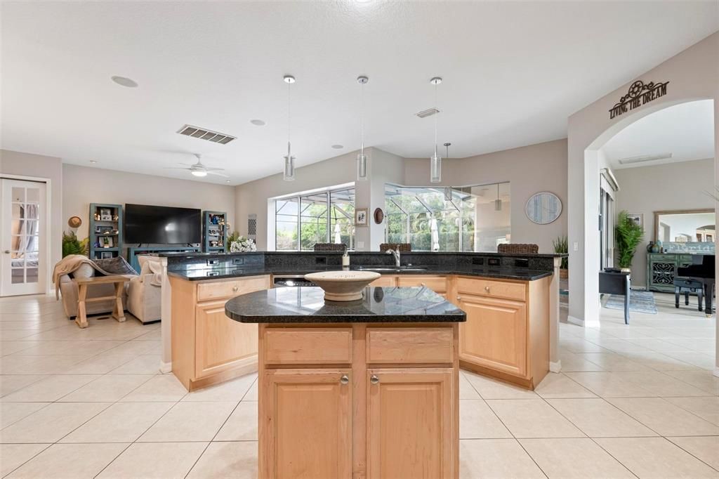 En Venta: $965,000 (4 camas, 2 baños, 3015 Pies cuadrados)