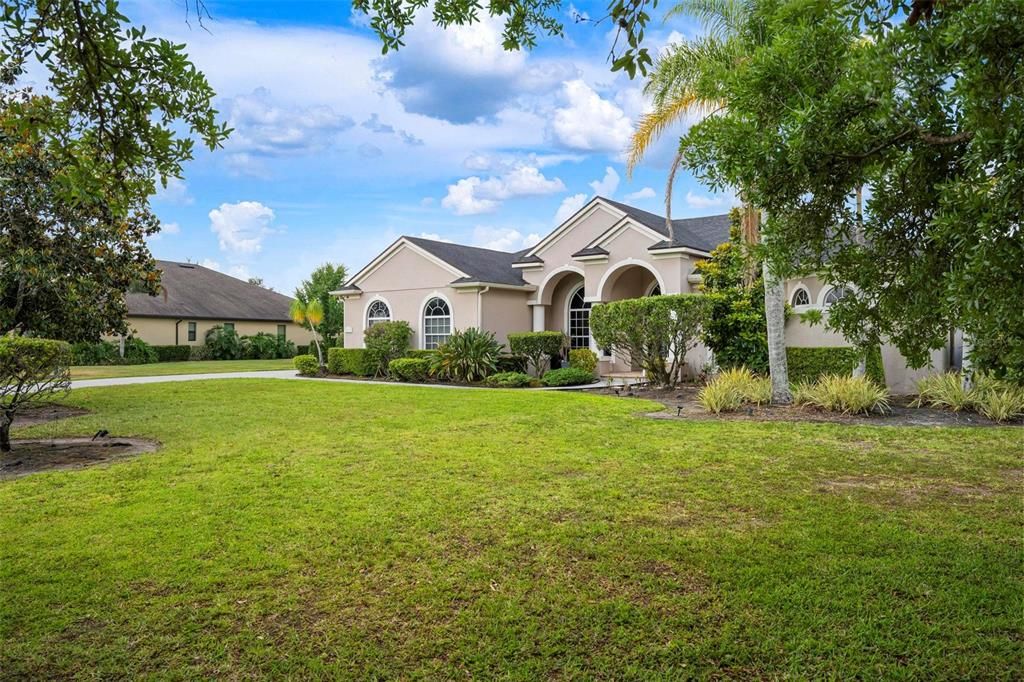 En Venta: $965,000 (4 camas, 2 baños, 3015 Pies cuadrados)