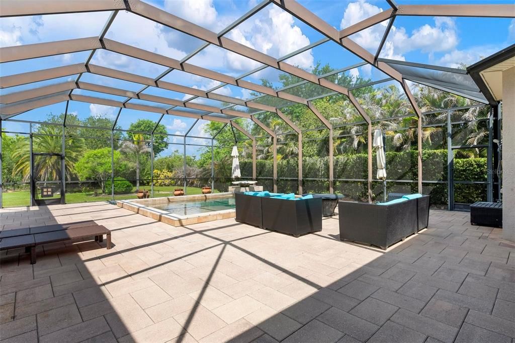 En Venta: $965,000 (4 camas, 2 baños, 3015 Pies cuadrados)