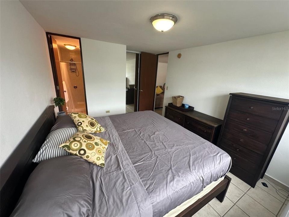 For Sale: $225,000 (2 beds, 2 baths, 886 Square Feet)