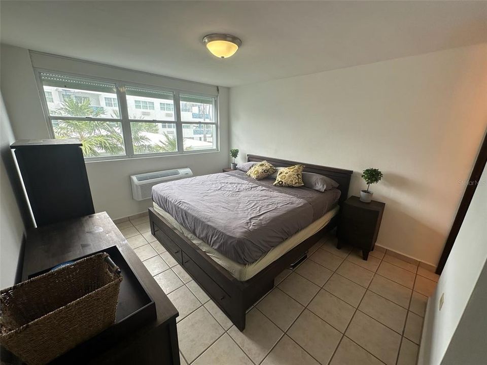 For Sale: $225,000 (2 beds, 2 baths, 886 Square Feet)
