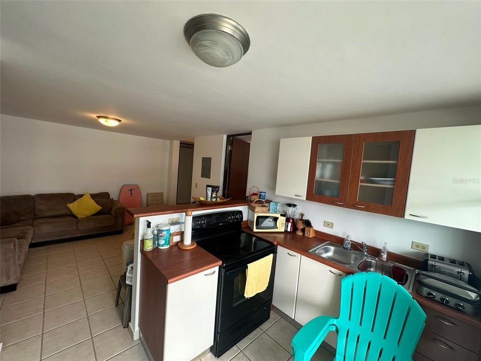 For Sale: $225,000 (2 beds, 2 baths, 886 Square Feet)