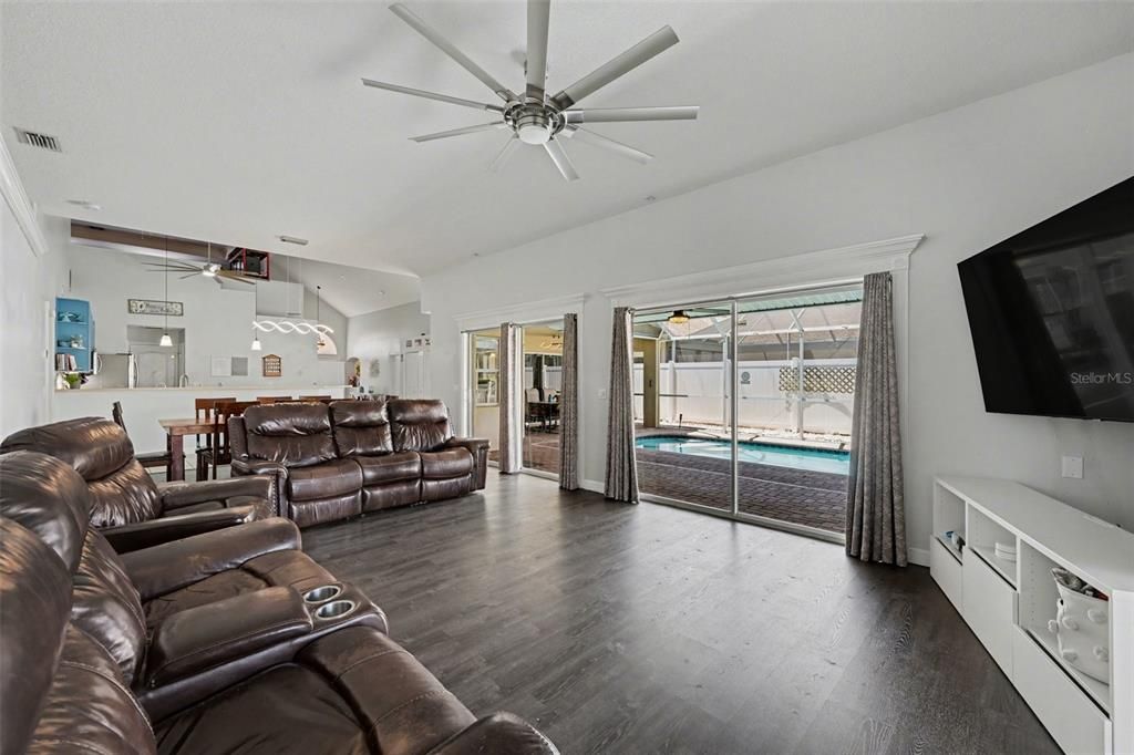 En Venta: $604,900 (5 camas, 4 baños, 3309 Pies cuadrados)