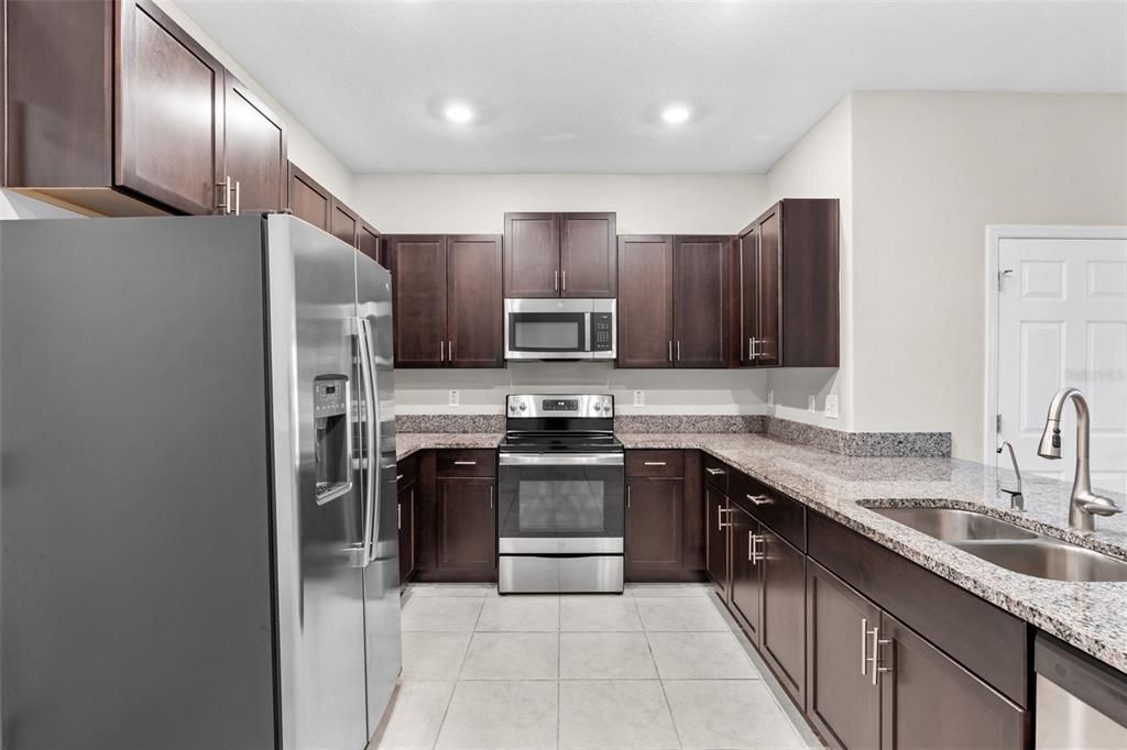 Active With Contract: $255,000 (3 beds, 2 baths, 1796 Square Feet)