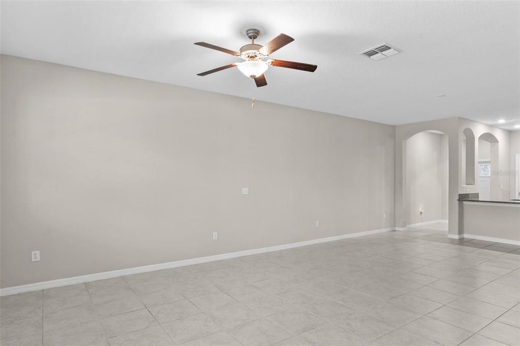 Active With Contract: $255,000 (3 beds, 2 baths, 1796 Square Feet)