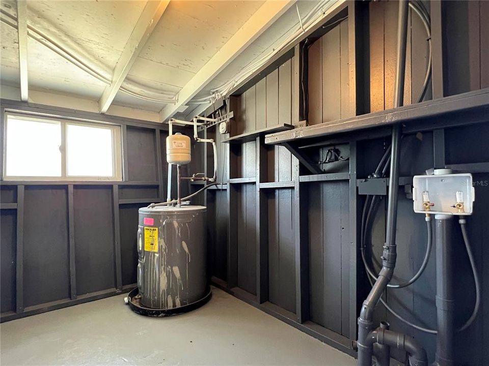 For Sale: $290,000 (3 beds, 1 baths, 864 Square Feet)