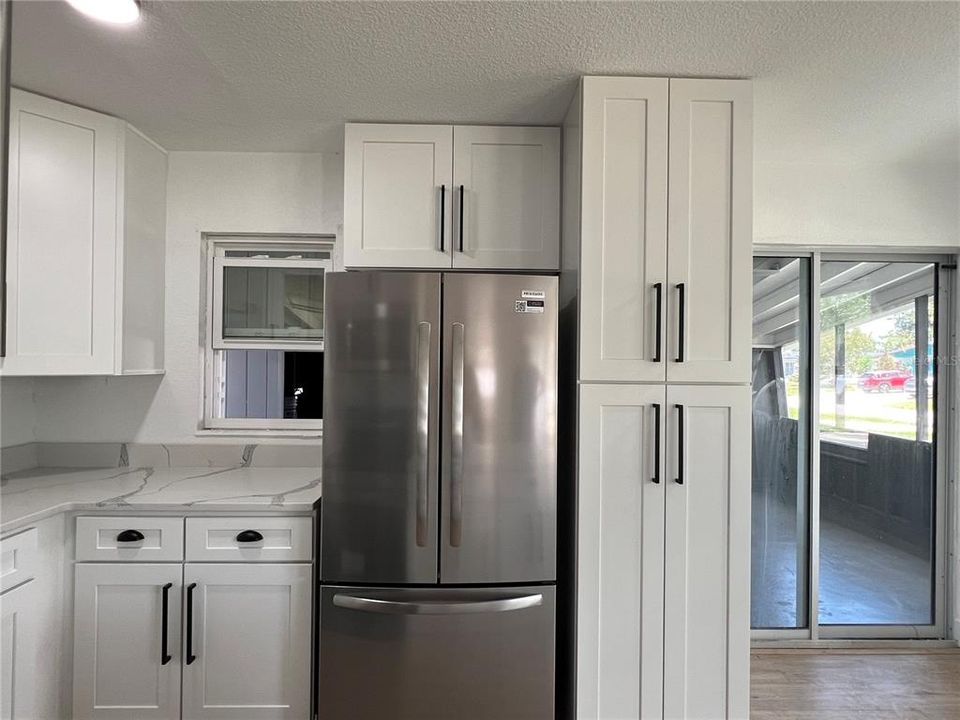 For Sale: $290,000 (3 beds, 1 baths, 864 Square Feet)